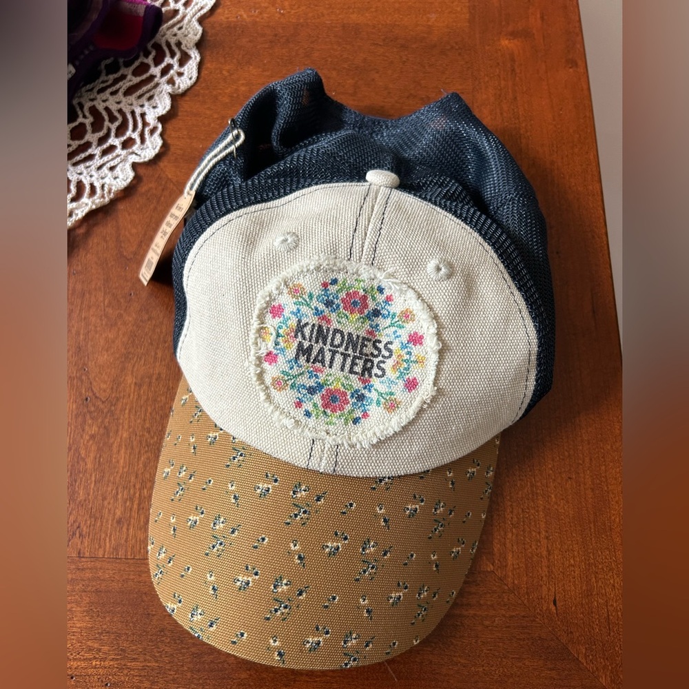 Natural Life trucker hat Kindness Matters multicolor with flowers